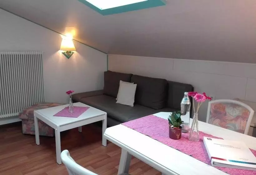 هتل Haus Monika