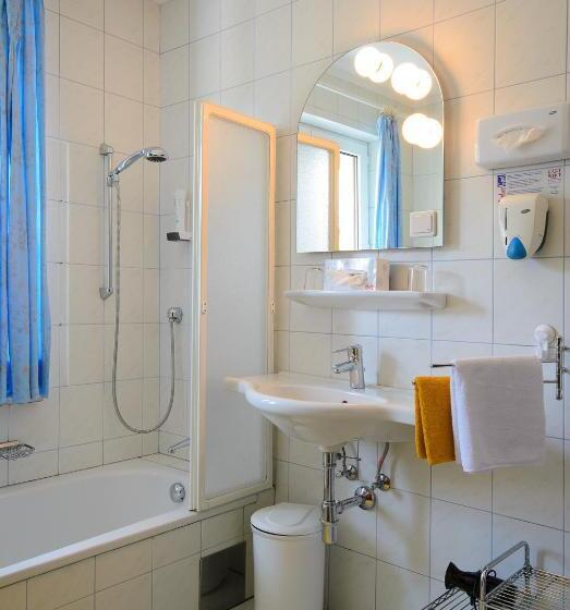 ホテル Wirtshausbrennerei Krenn