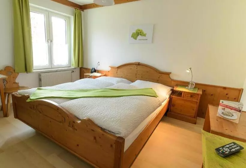 Hotelli Wirtshausbrennerei Krenn