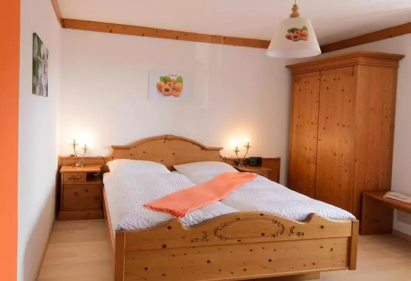 Hotelli Wirtshausbrennerei Krenn