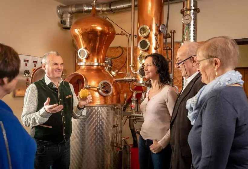 Hotelli Wirtshausbrennerei Krenn