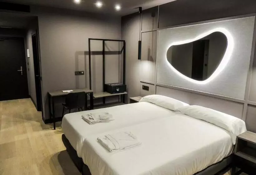 ホテル LIVVO La Escarlata