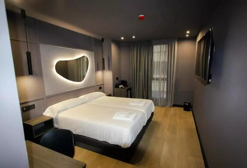 ホテル LIVVO La Escarlata