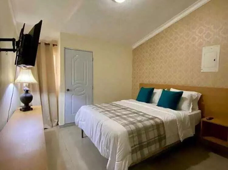 هتل Botanic Garden Hostal