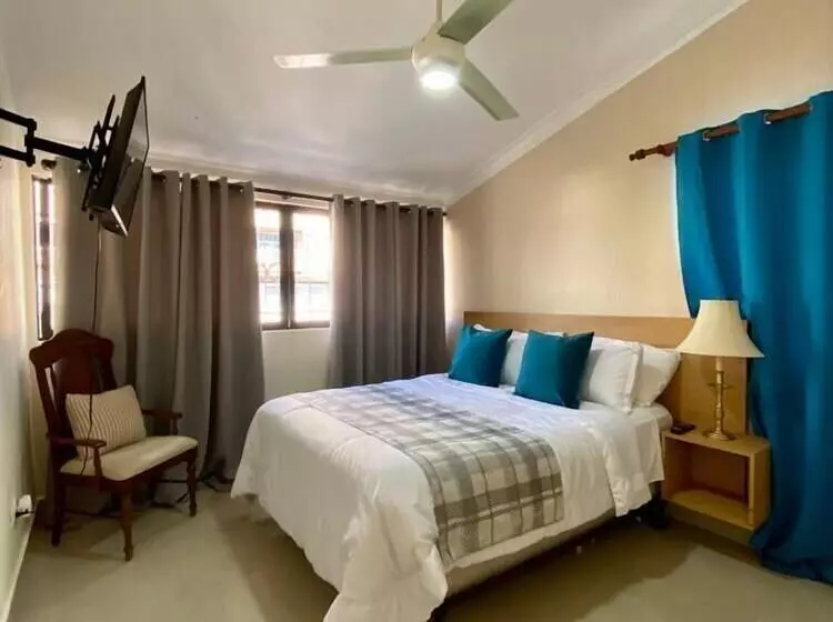 هتل Botanic Garden Hostal