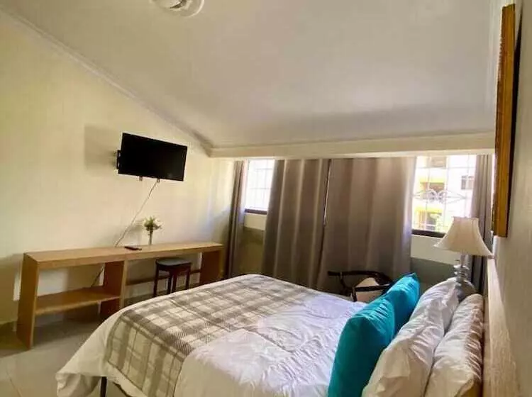 هتل Botanic Garden Hostal