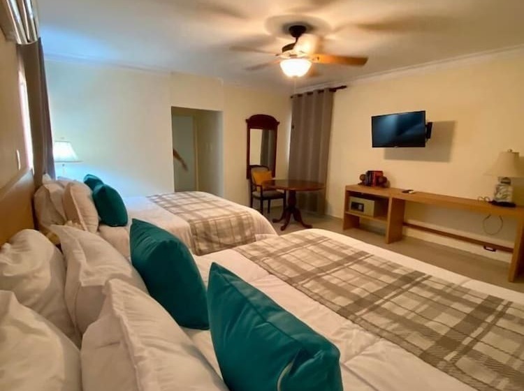 هتل Botanic Garden Hostal