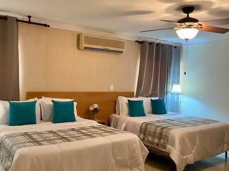 هتل Botanic Garden Hostal