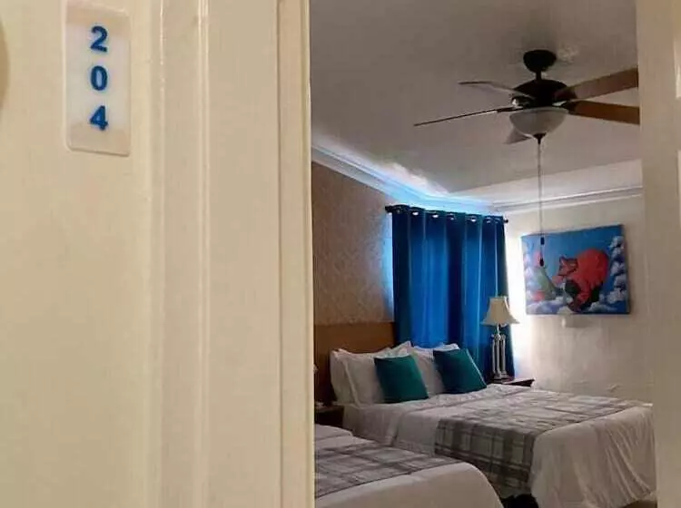 هتل Botanic Garden Hostal