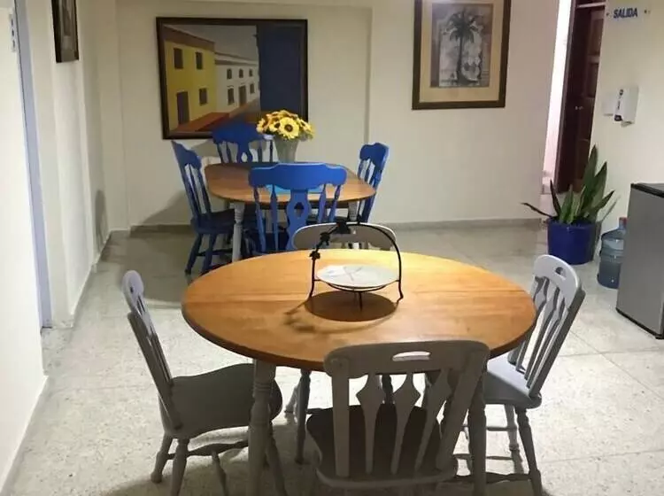 هتل Botanic Garden Hostal