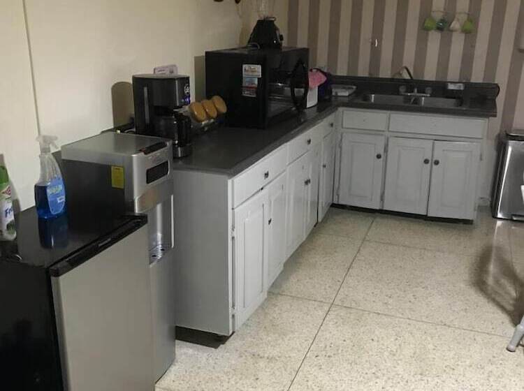 هتل Botanic Garden Hostal