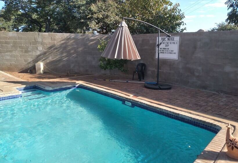 هتل Lulu Guest Lodge