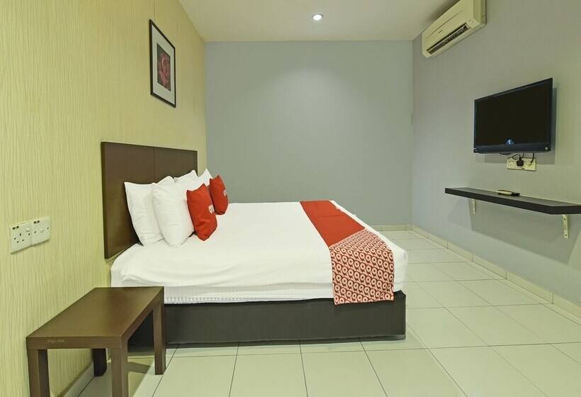 M Three Hotel By Oyo