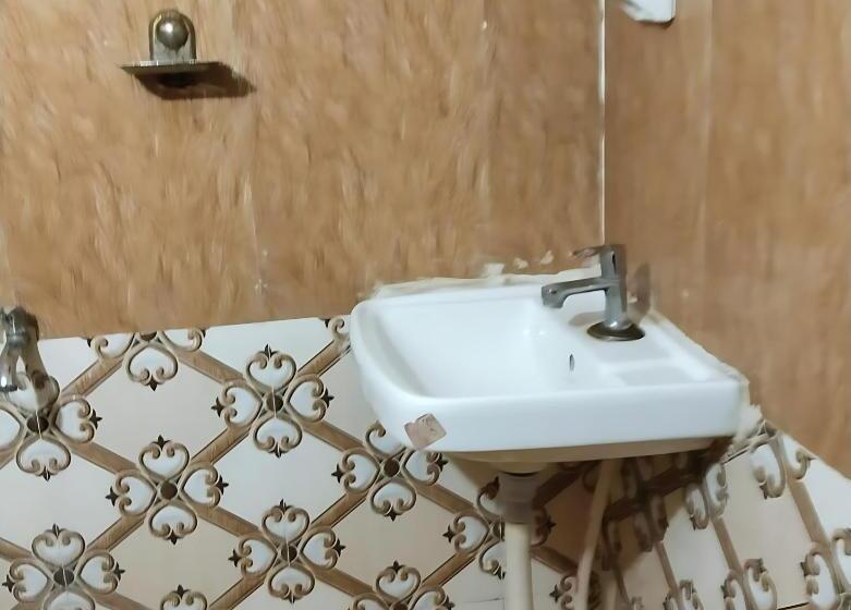 Shriveni Madhav Hotel Near Kalindi Floating Restaurant