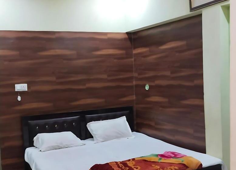 Shriveni Madhav Hotel Near Kalindi Floating Restaurant