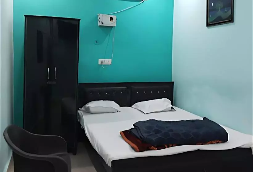 Shriveni Madhav Hotel Near Kalindi Floating Restaurant