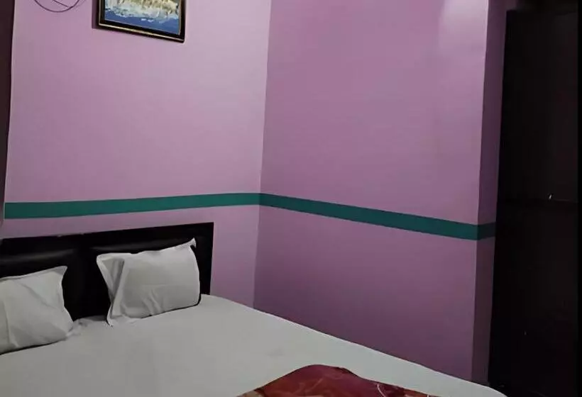 Shriveni Madhav Hotel Near Kalindi Floating Restaurant