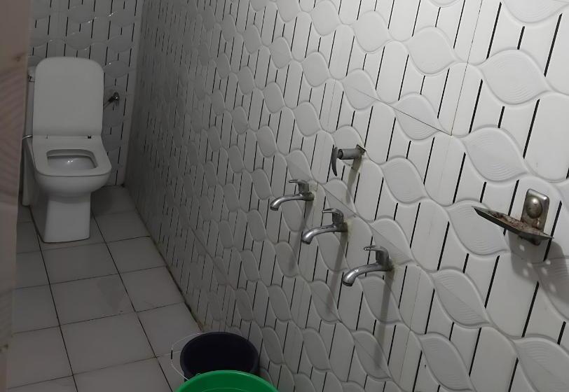 Shriveni Madhav Hotel Near Kalindi Floating Restaurant