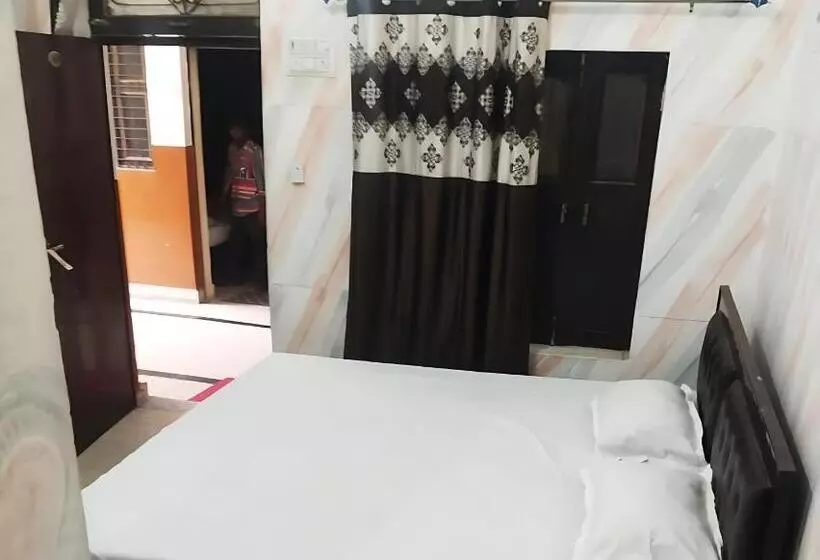 Shriveni Madhav Hotel Near Kalindi Floating Restaurant
