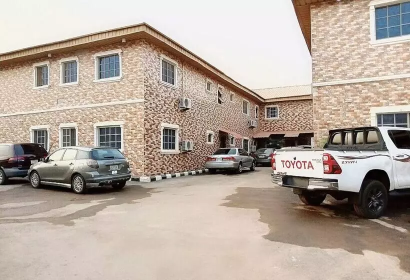 Sycamore Royals Hotel Jahi