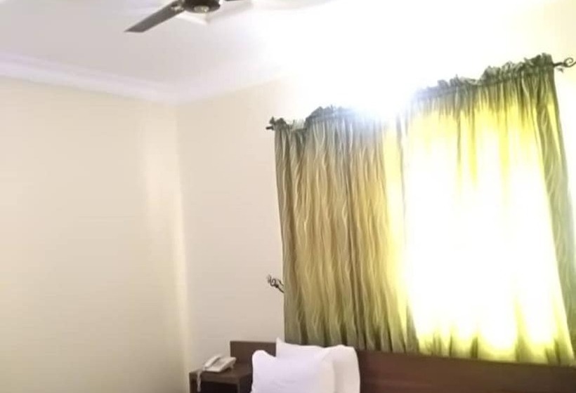 Sycamore Royals Hotel Jahi