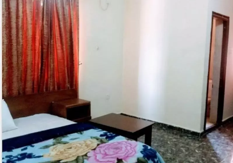 Sycamore Royals Hotel Jahi