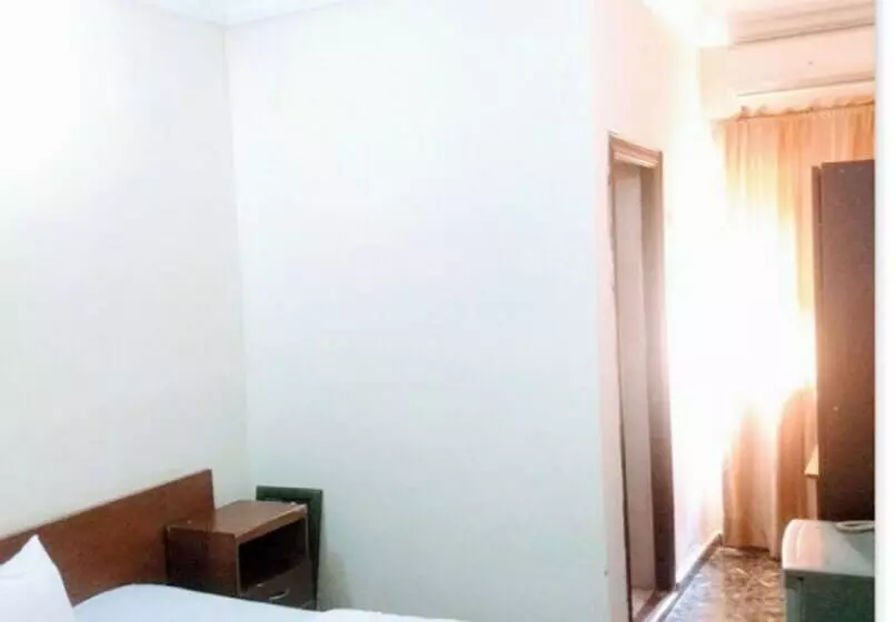 Sycamore Royals Hotel Jahi