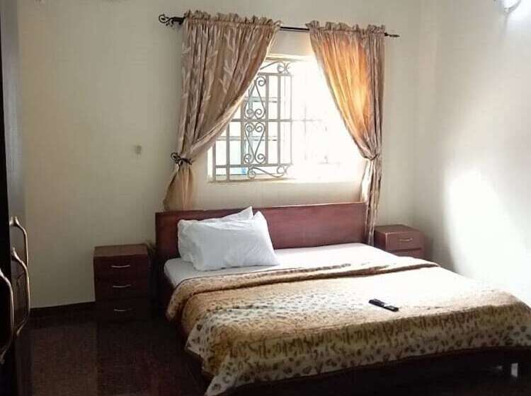 Sycamore Royals Hotel Jahi