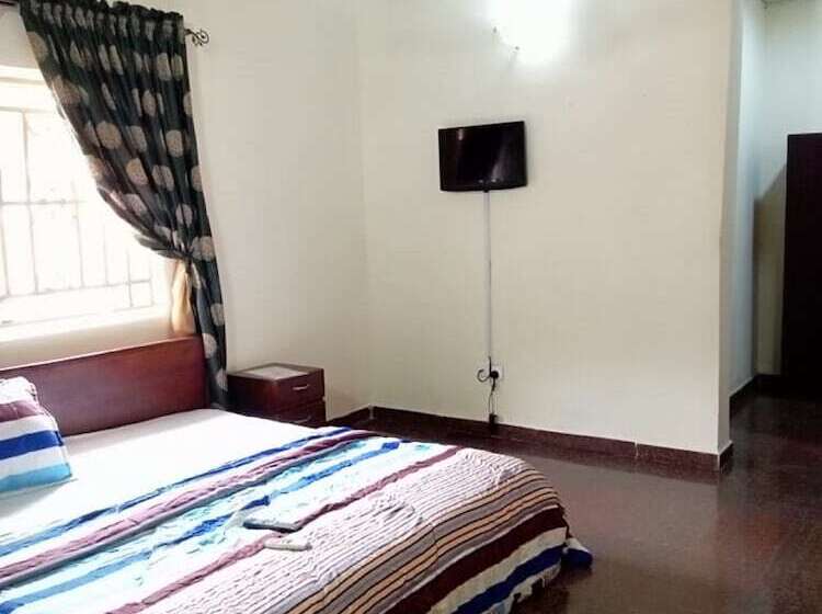 Sycamore Royals Hotel Jahi