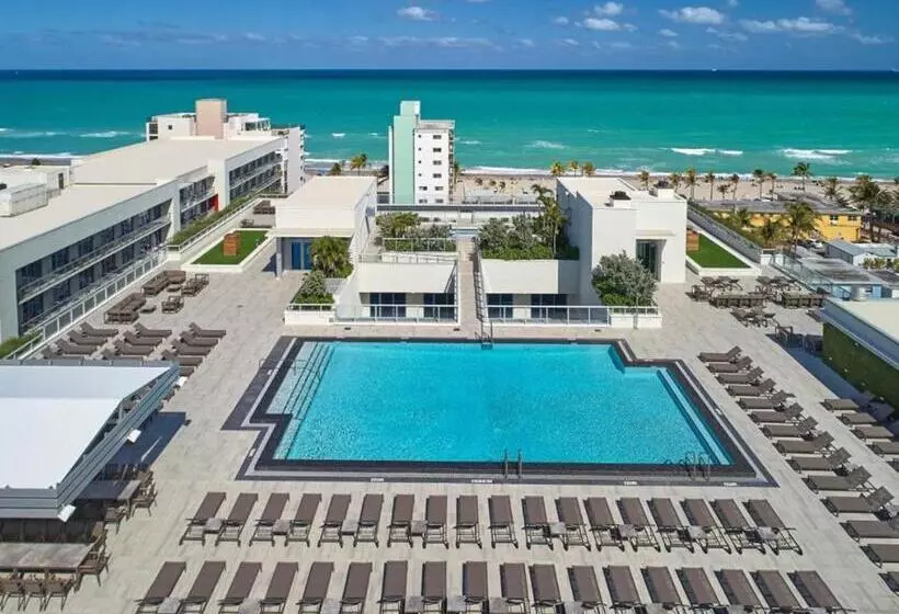 Costa Hollywood Beach Studios