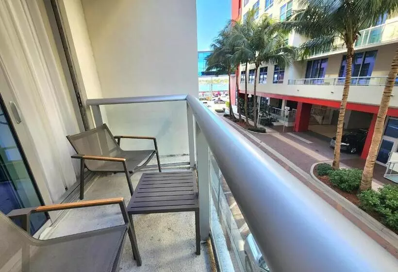 Costa Hollywood Beach Studios