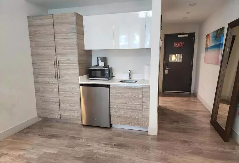 Costa Hollywood Beach Studios