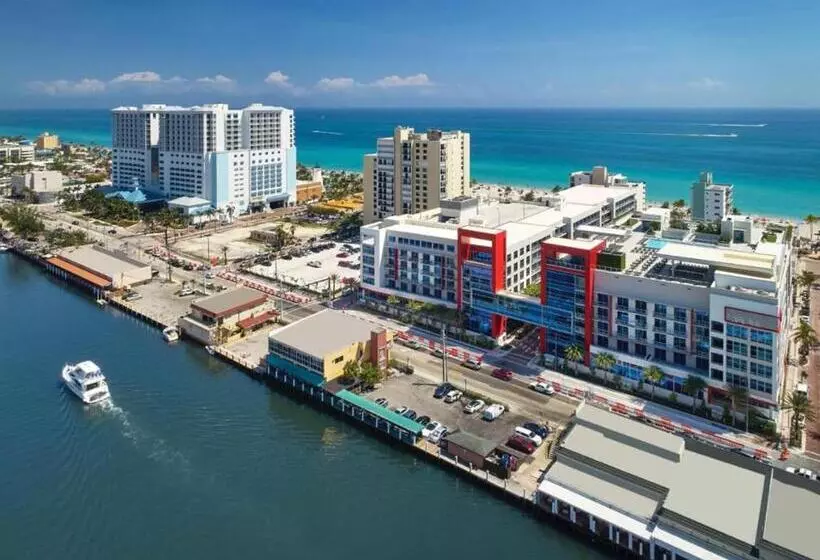 Costa Hollywood Beach Studios