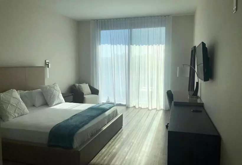 Costa Hollywood Beach Studios