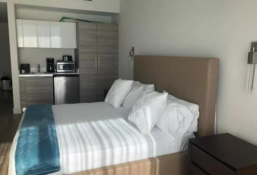 Costa Hollywood Beach Studios