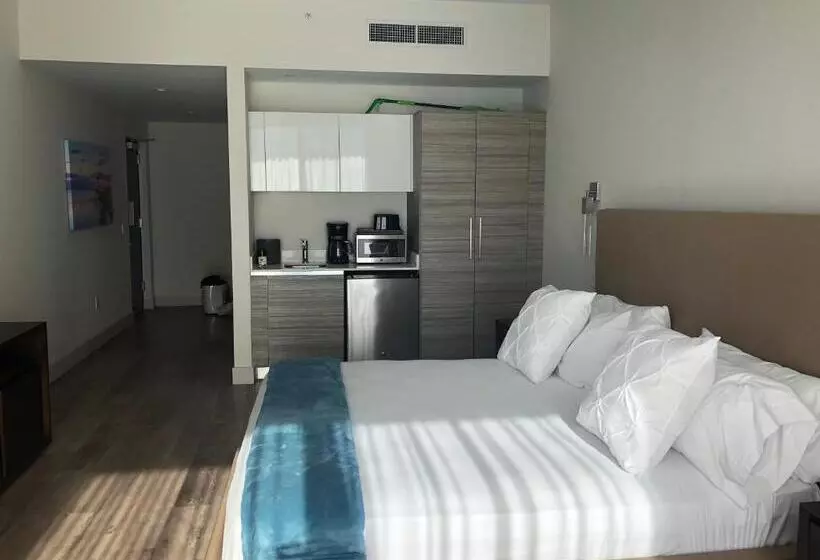 Costa Hollywood Beach Studios