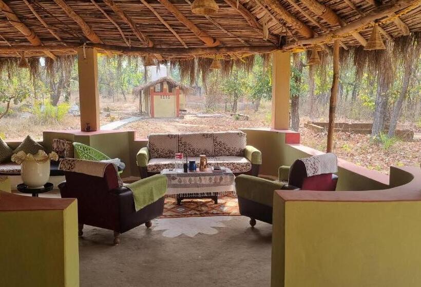 בית מלון כפרי Atulya Kanchi Camp Bandhavgarh