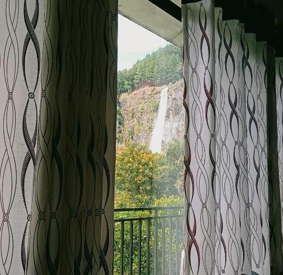 호텔 Bambarakanda Holiday Resort