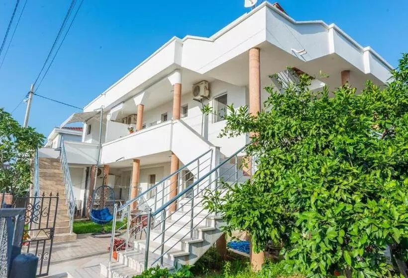 پانسیون Apartmani Medovic