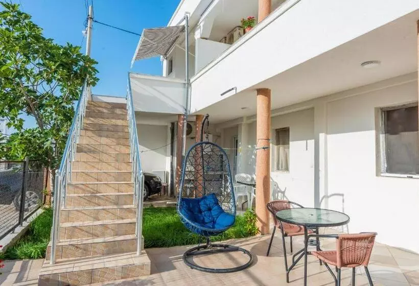 پانسیون Apartmani Medovic
