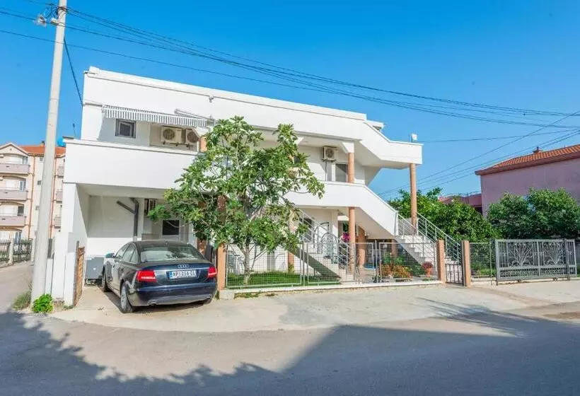 پانسیون Apartmani Medovic