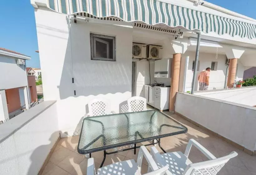 پانسیون Apartmani Medovic
