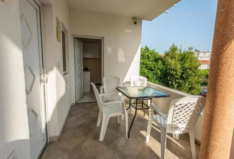 پانسیون Apartmani Medovic