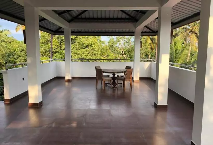 ペンション Birds Paradise Holiday Rooms  Kamburugamuwa