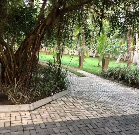 ペンション Birds Paradise Holiday Rooms  Kamburugamuwa