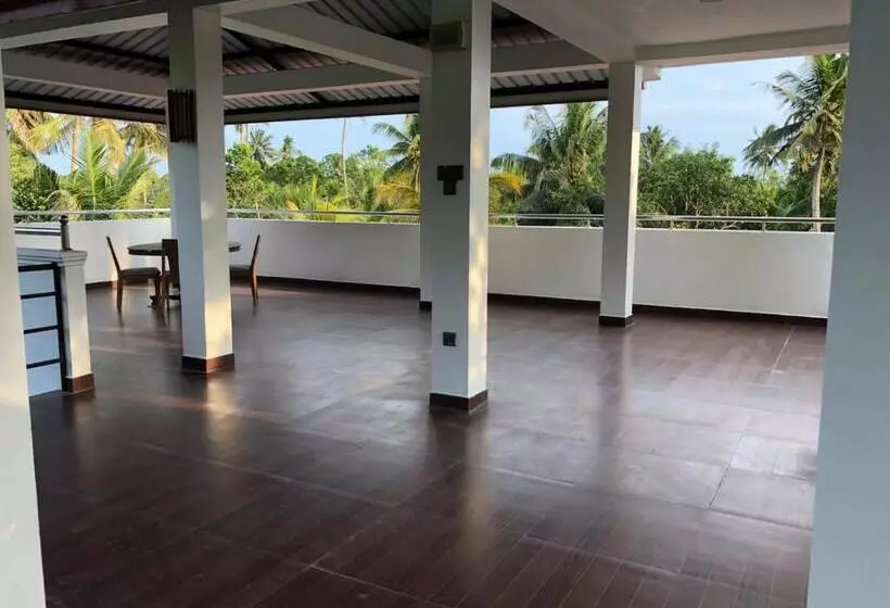 ペンション Birds Paradise Holiday Rooms  Kamburugamuwa