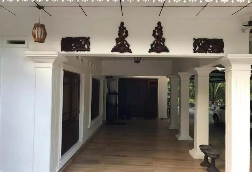 ペンション Birds Paradise Holiday Rooms  Kamburugamuwa