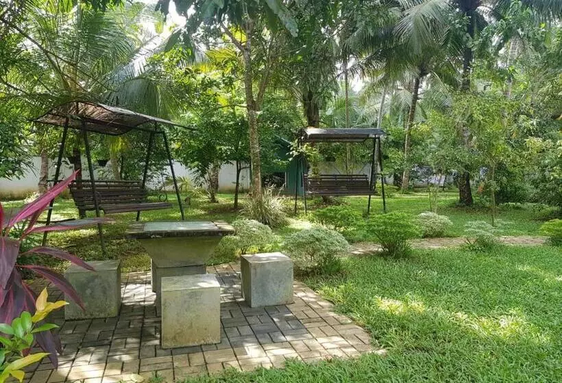 ペンション Birds Paradise Holiday Rooms  Kamburugamuwa