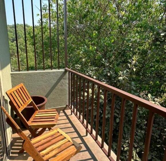 Pensiune Grey House Guest House