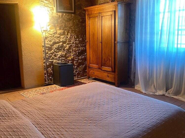Room In B&b Sottotono Agriturismo With Swimming Pool On Florence Surrounded By Greenery